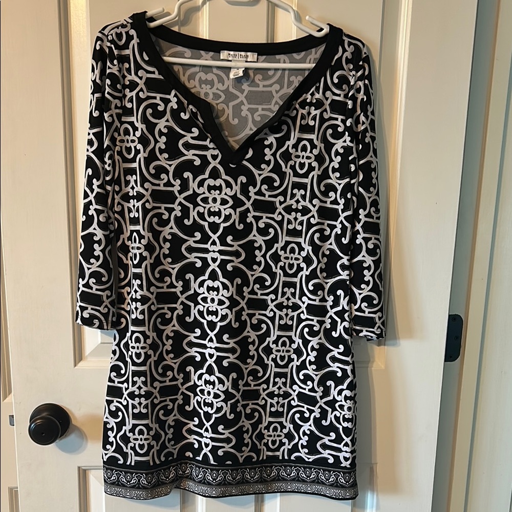 White House Black Market Graphic Tunic with 3/4 Sleeves